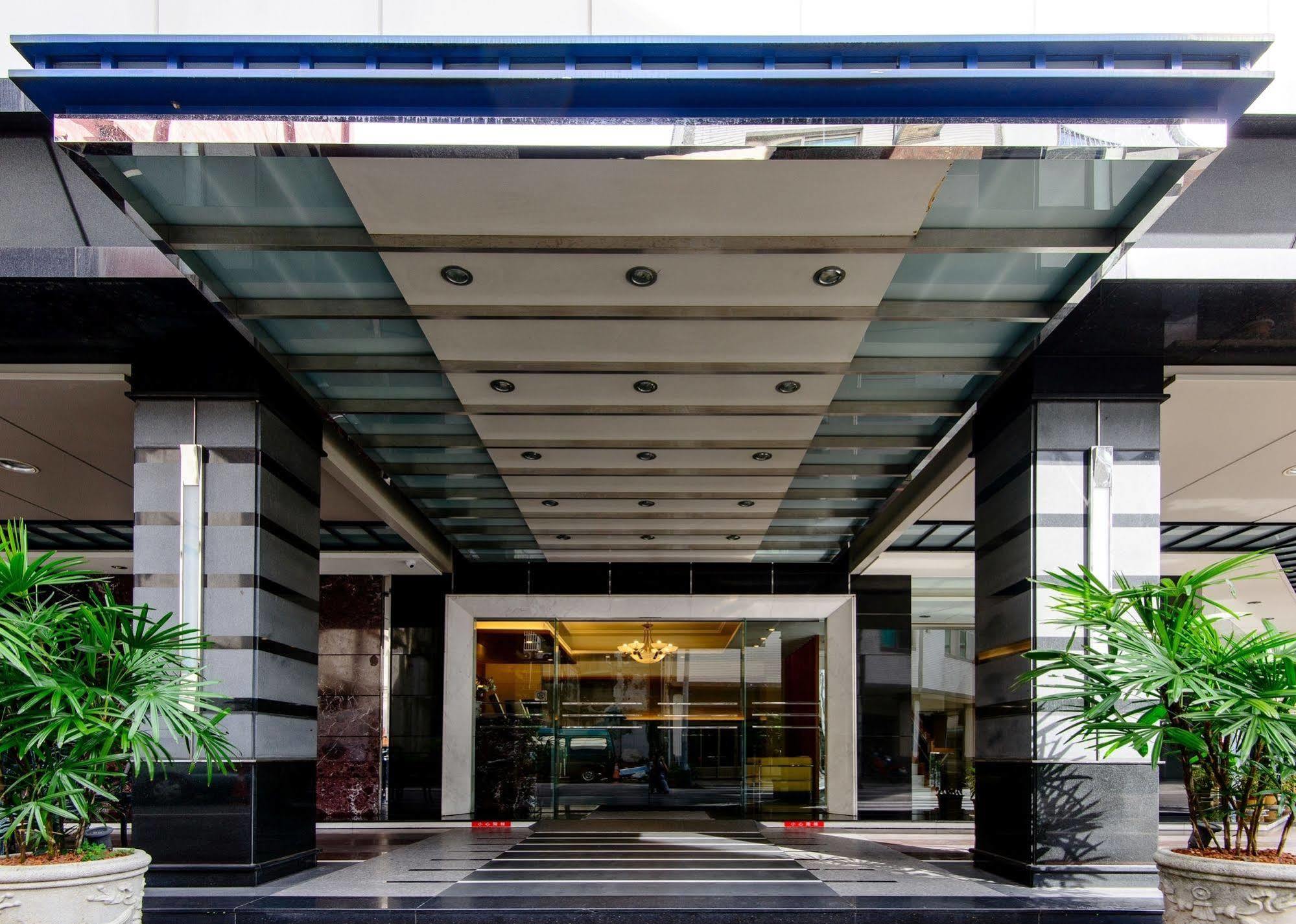 高苑商務旅館中山店 台中 外观 照片